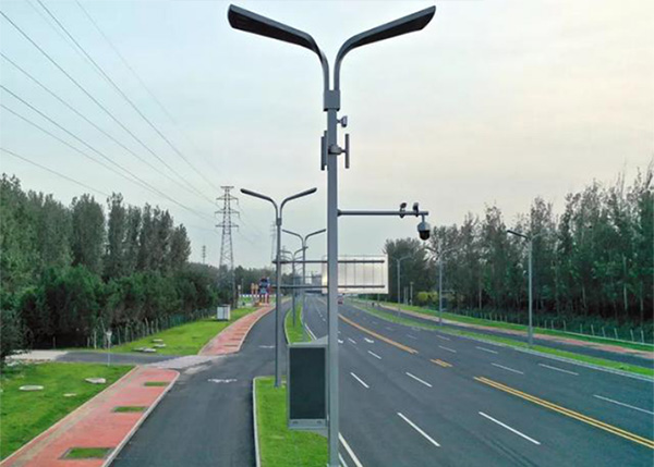 城市干道智慧燈桿.jpg