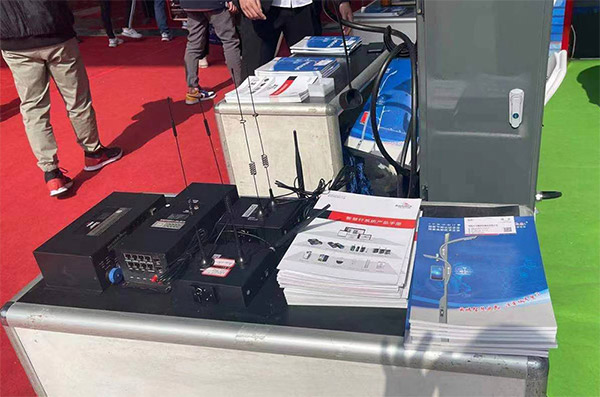 智能路燈桿云盒網(wǎng)關(guān).jpg 智能路燈桿云盒網(wǎng)關(guān).jpg