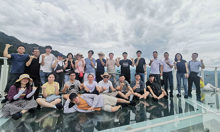 觀景臺(tái)合影.jpg 觀景臺(tái)合影.jpg