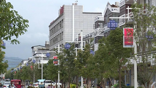 佰馬科技協(xié)同合作伙伴，針對(duì)云南大理休閑步行街場(chǎng)景，量身設(shè)計(jì)智慧路燈桿方案，項(xiàng)目兼具文化特色和功能實(shí)用性，為智慧城市增光添彩。