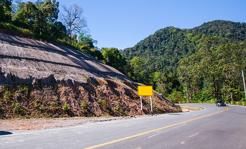 公路邊坡.jpg