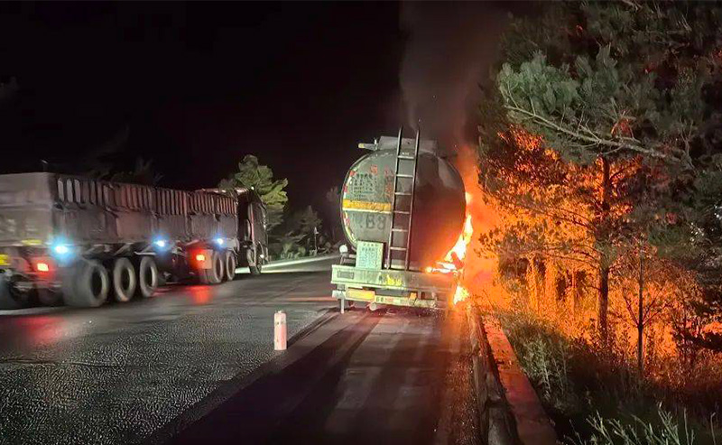 油罐車起火.jpg