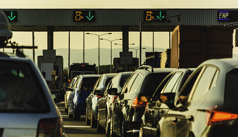 高速收費(fèi)站擁堵.jpg